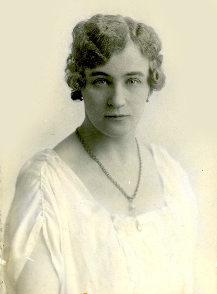 Лидия Васильевна Смирнова - учитель музыки Валерии