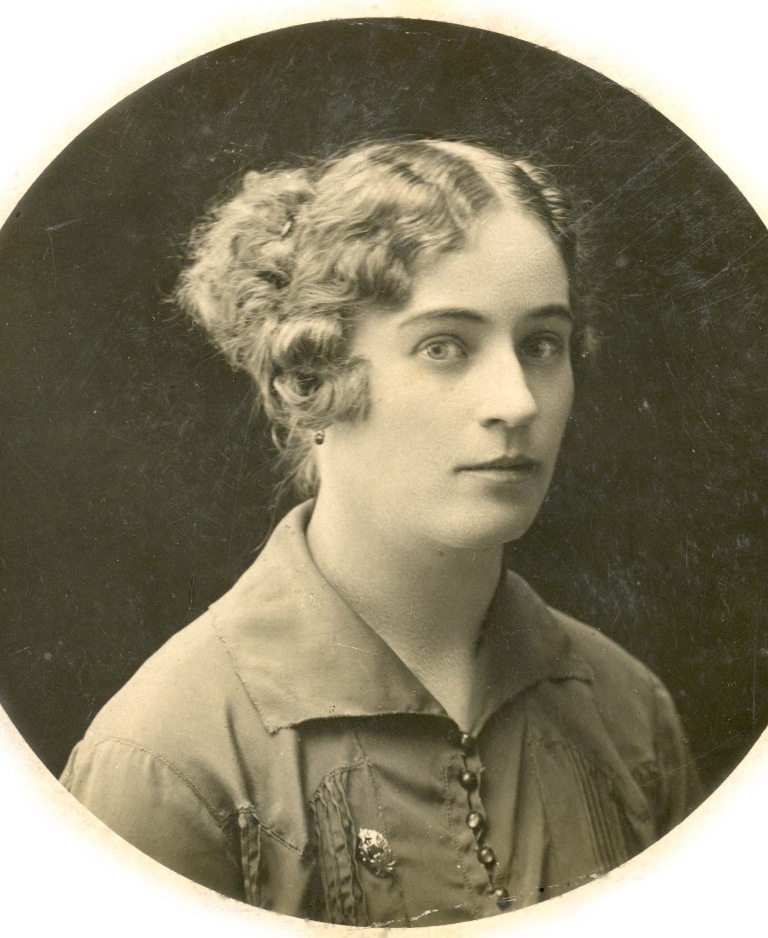 Лидия Васильевна Смирнова - учитель музыки Валерии